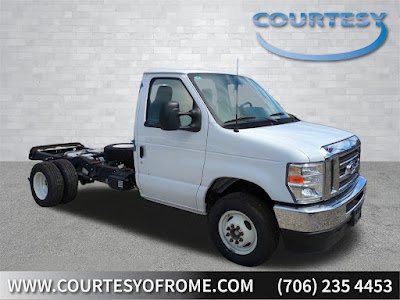 2025 Ford E-350SD